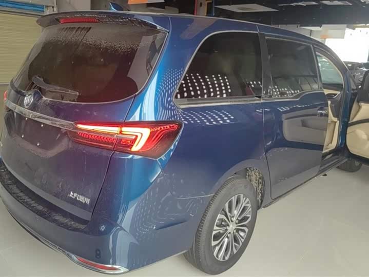 Фото 3 - Buick GL8 ES