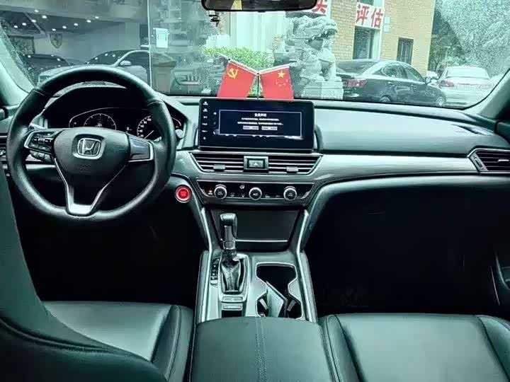 Фото 9 - Honda Accord