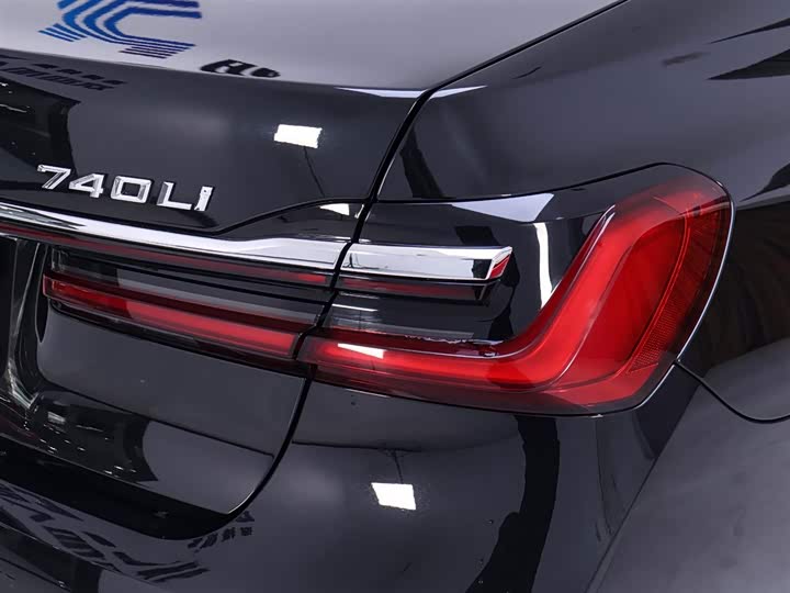 Фото 9 - BMW 7 Series