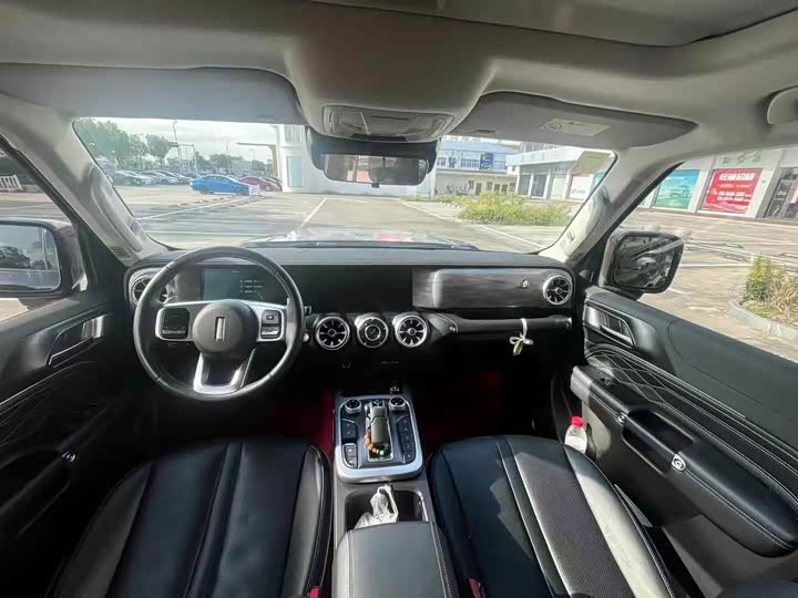 Фото 4 - Tank 300