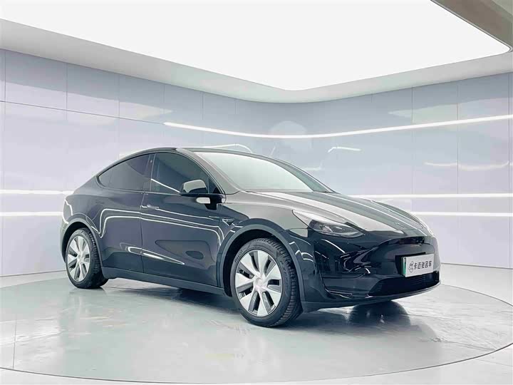 Фото 3 - Tesla Model Y