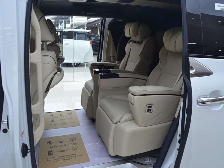 Фото 5 - Toyota Alphard