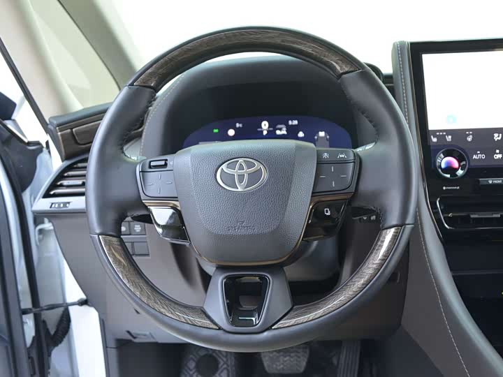 Фото 9 - Toyota Alphard