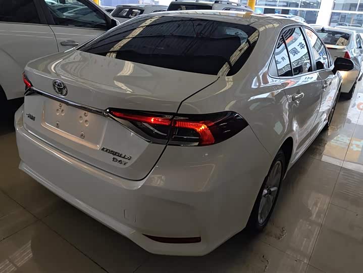 Фото 3 - Toyota Corolla