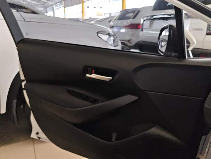 Фото 7 - Toyota Corolla