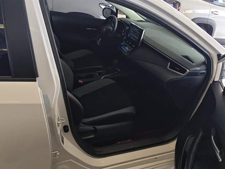 Фото 8 - Toyota Corolla