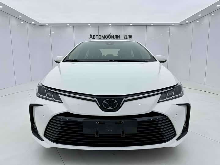 Фото 2 - Toyota Corolla