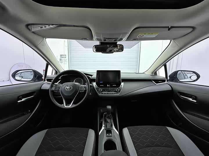 Фото 4 - Toyota Corolla