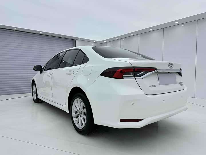 Фото 9 - Toyota Corolla