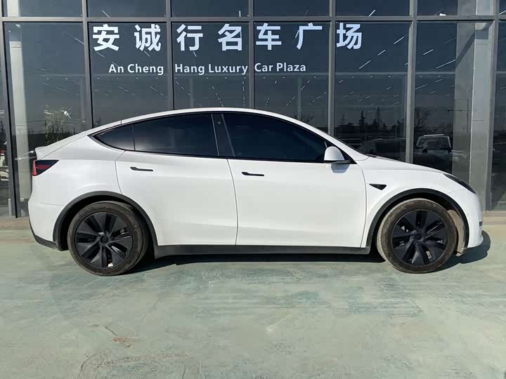 Фото 4 - Tesla Model Y