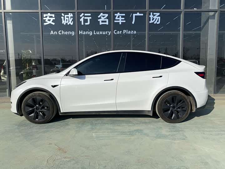 Фото 6 - Tesla Model Y