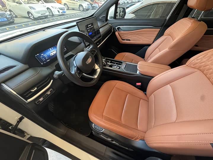 Фото 3 - Geely Okavango L