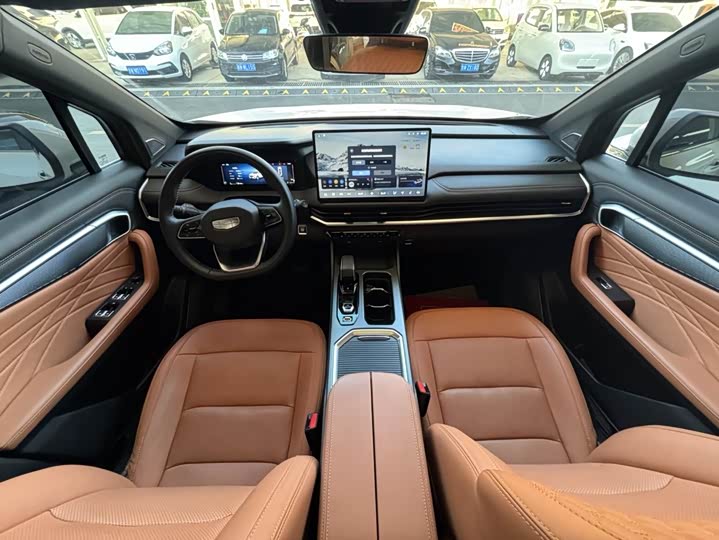 Фото 4 - Geely Okavango L