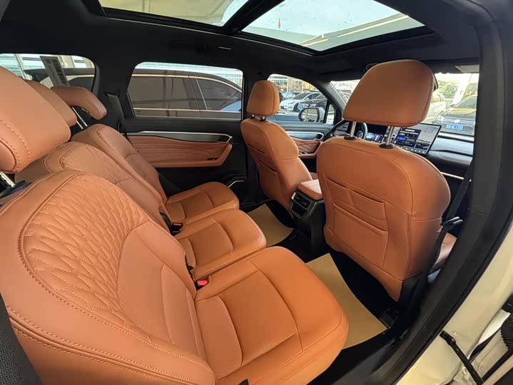 Фото 5 - Geely Okavango L