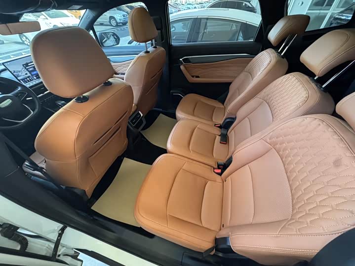 Фото 6 - Geely Okavango L