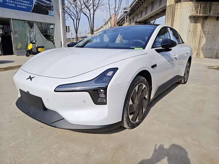 Фото 1 - XPeng Mona M03