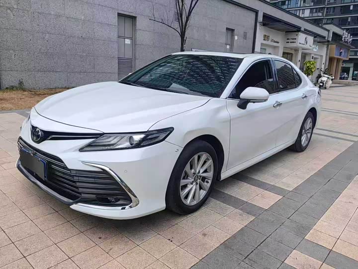 Фото 1 - Toyota Camry