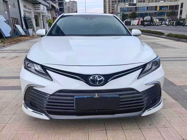 Фото 2 - Toyota Camry