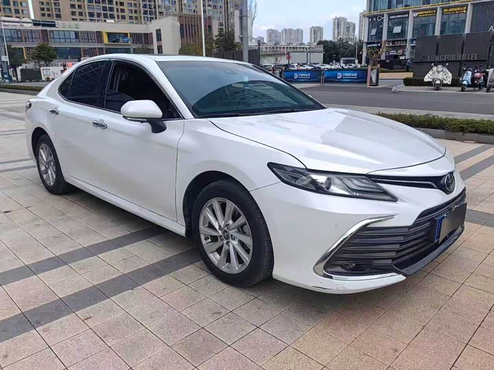 Фото 3 - Toyota Camry