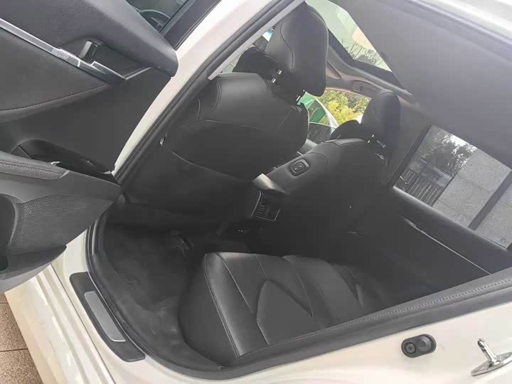 Фото 6 - Toyota Camry