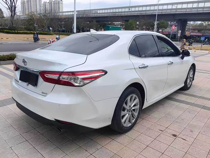 Фото 7 - Toyota Camry