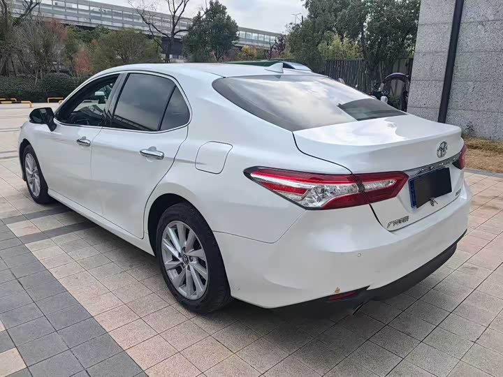 Фото 9 - Toyota Camry