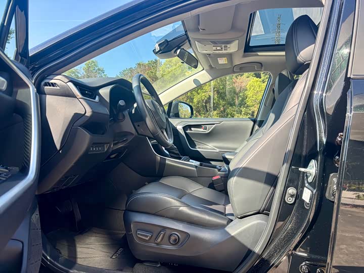 Фото 5 - Toyota Wildlander