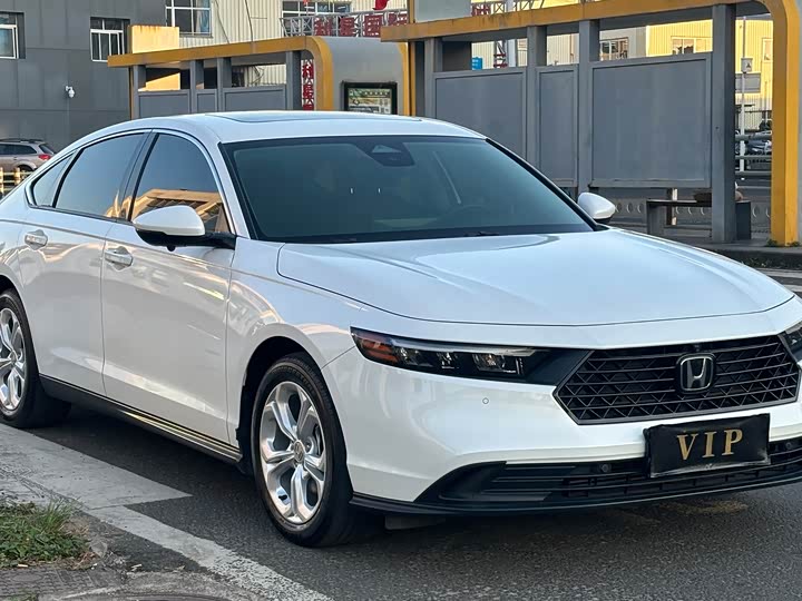 Фото 4 - Honda Accord