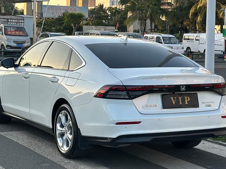 Фото 8 - Honda Accord