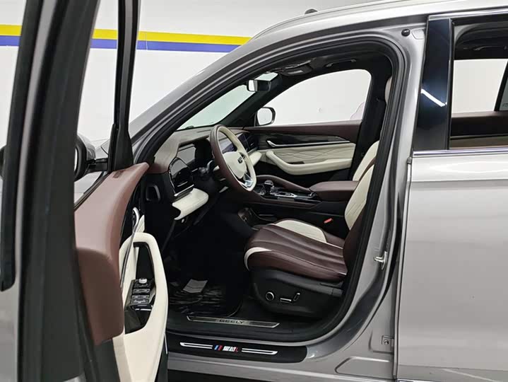 Фото 9 - Geely Monjaro