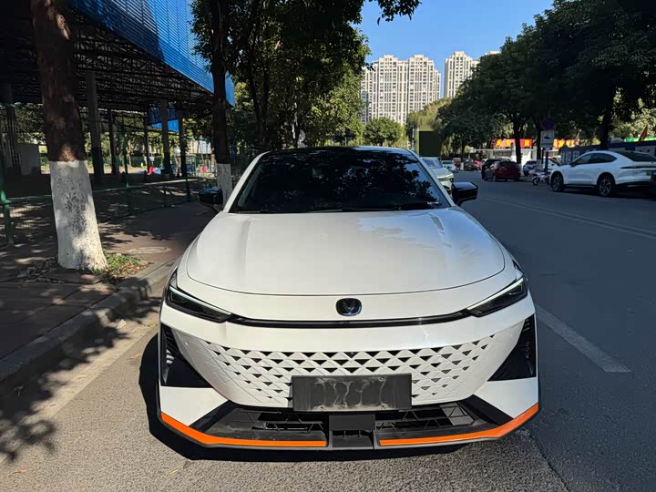 Фото 2 - Changan UNI-V