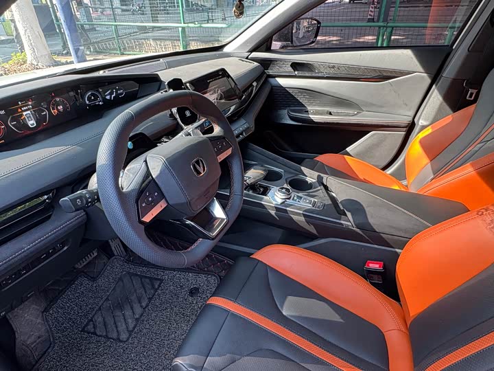 Фото 7 - Changan UNI-V