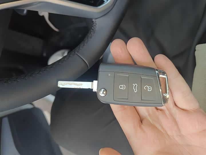 Фото 9 - Volkswagen Sagitar L