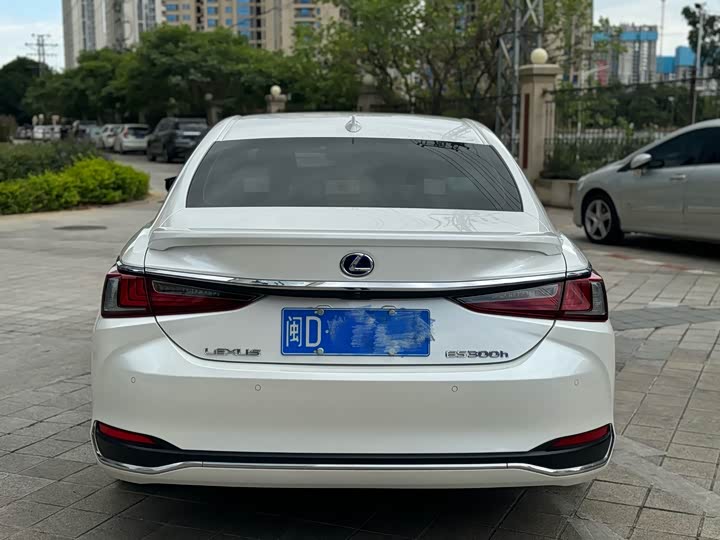 Фото 5 - Lexus ES