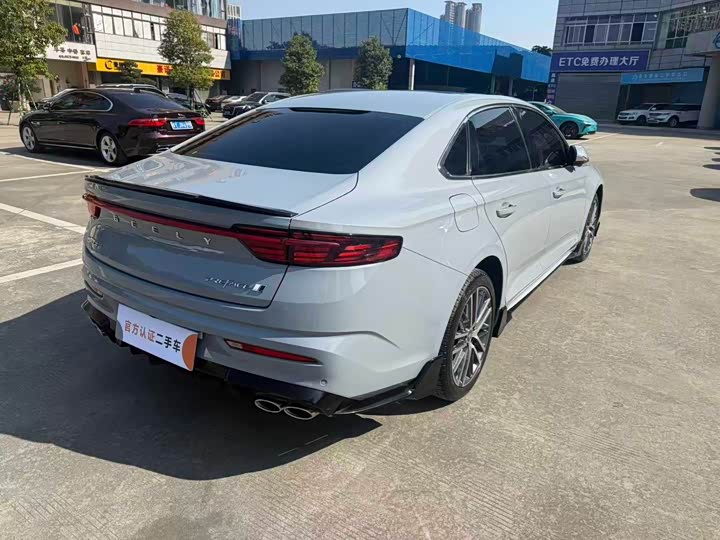 Фото 9 - Geely Preface