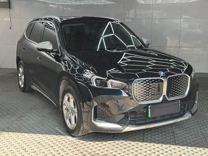 Фото 1 - BMW iX1