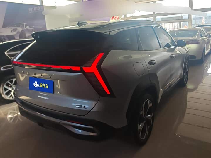 Фото 3 - Geely Atlas L