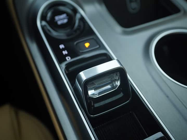 Фото 9 - GAC Trumpchi E8