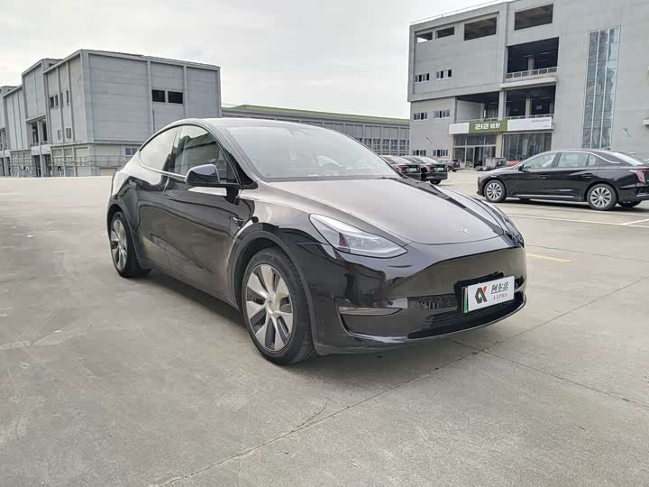 Фото 3 - Tesla Model Y