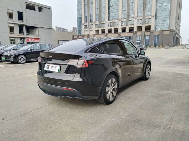 Фото 6 - Tesla Model Y