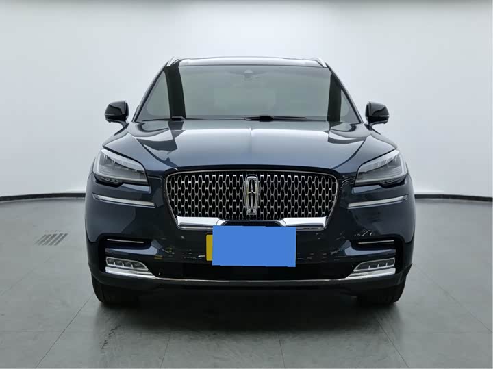 Фото 2 - Lincoln Aviator