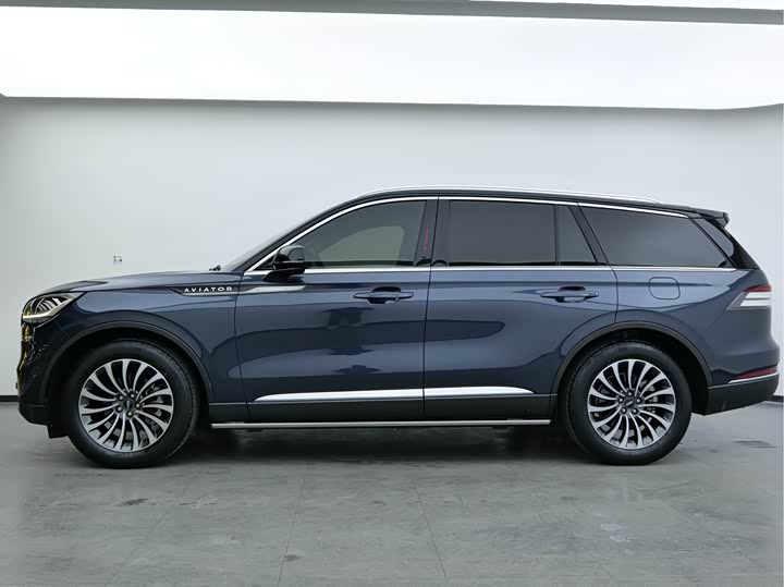 Фото 4 - Lincoln Aviator