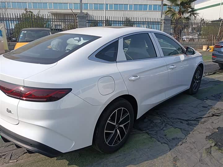 Фото 7 - BYD Qin L