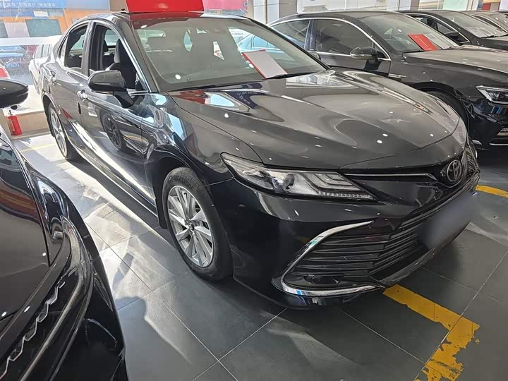 Фото 4 - Toyota Camry