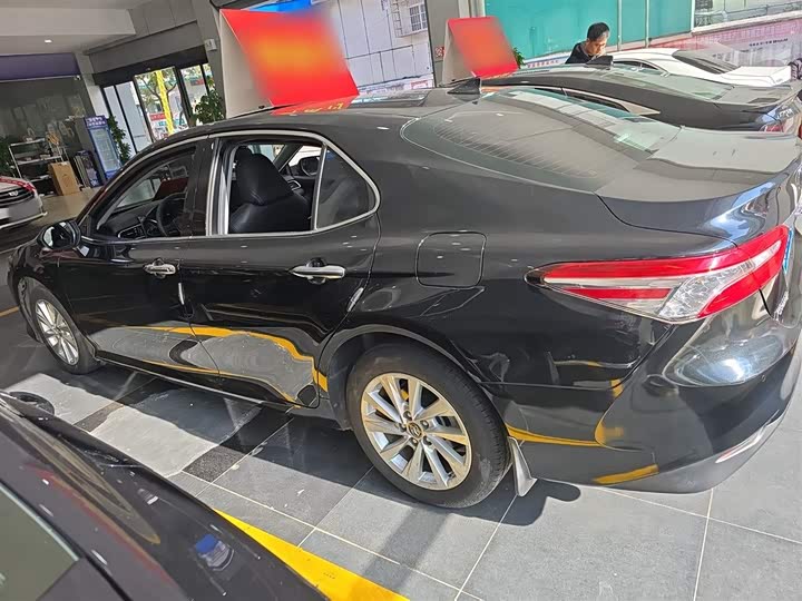 Фото 5 - Toyota Camry