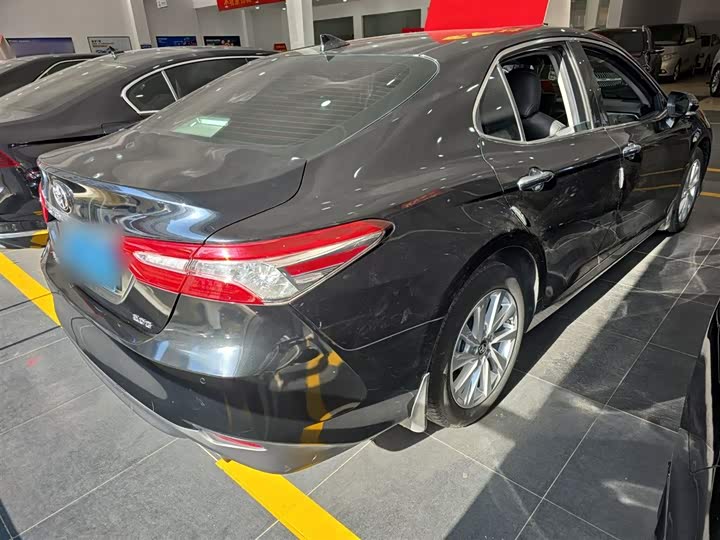 Фото 7 - Toyota Camry