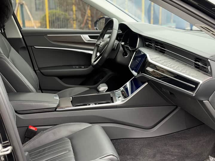 Фото 6 - Audi A6L