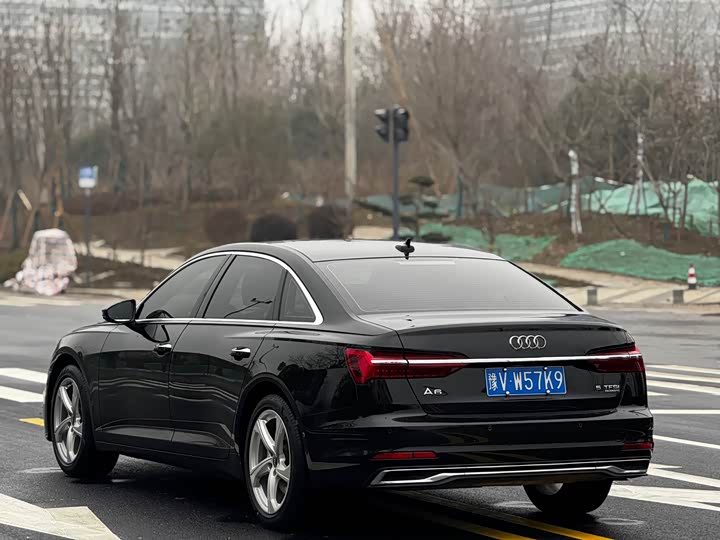 Фото 9 - Audi A6L