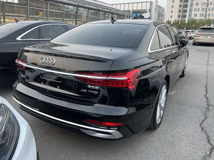 Фото 7 - Audi A6L