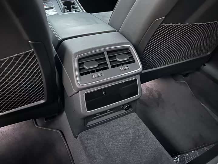 Фото 8 - Audi A6L